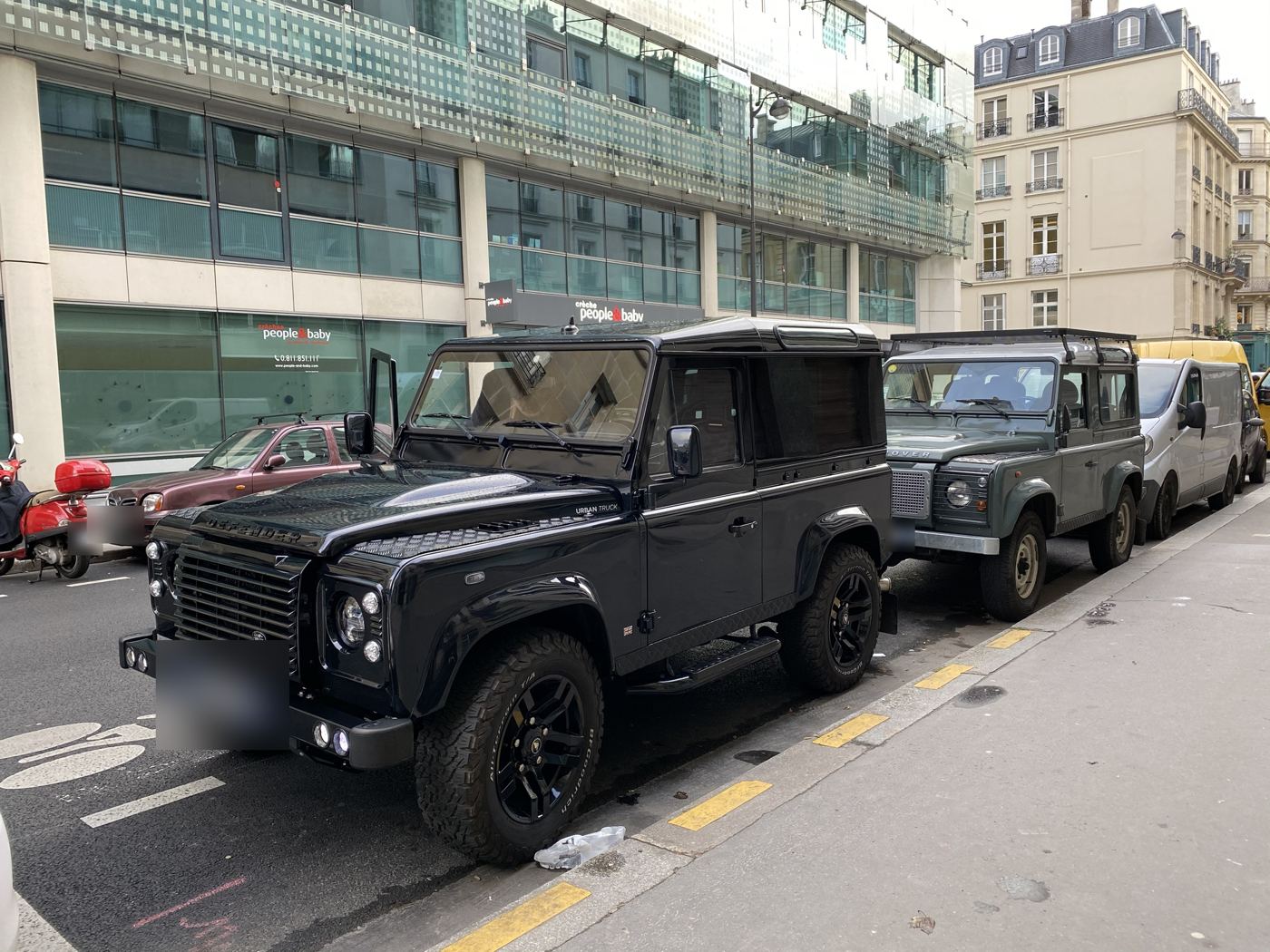Paris. Il a croisé un cousin.